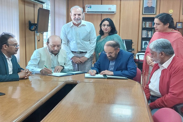امضای تفاهمنامه همکاری بین مرکز &laquo;میکروفیلم نور&raquo; و دانشگاه &laquo;حیدرآباد&raquo; هند