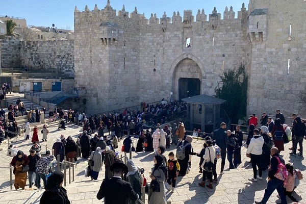 حضور هزاران فلسطینی در مسجد الاقصی به مناسبت سالروز اسراء و معراج پیامبر/اماده