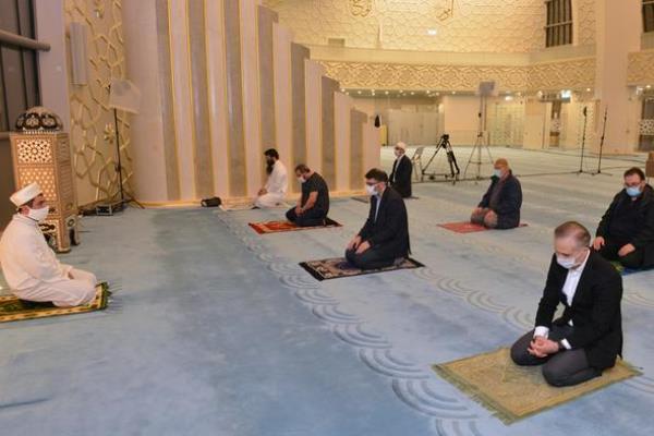 آماده// مسلمانان آلمان و مقابله با کرونا در ماه مبارک رمضان/ گزارش