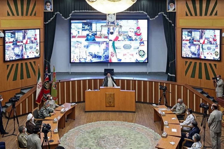 دیدار حجت الاسلام رییسی با فرماندهان عالی ارتش دیدار حجت الاسلام رییسی با فرماندهان عالی ارتش