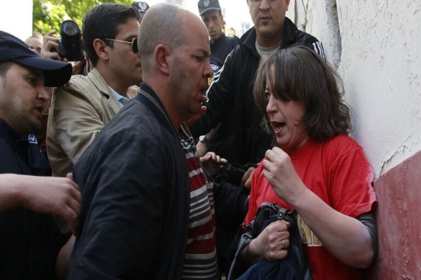 یک فعال الجزائری به جرم توهین به پیامبر به 2 سال حبس محکوم شد/آماده یک فعال الجزائری به جرم توهین به پیامبر به 2 سال حبس محکوم شد/آماده