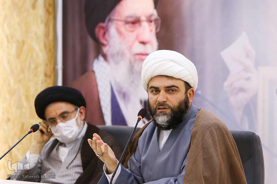 بررسی چالش&zwnj;های پیش&zwnj;روی فعالیت&zwnj;های قرآنی و راهکارهای برون&zwnj;رفت / رونمایی از 4 اثر