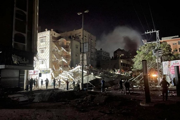 رژیم صهیونیستی نیمه شب گذشته در 100 نوبت غزه را بمباران کرد/ حماس فراتر از تل‌آویو را هدف گرفت