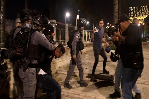 تحصن فلسطینیان روز‌ه‌دار در دفاع از مسجدالاقصی