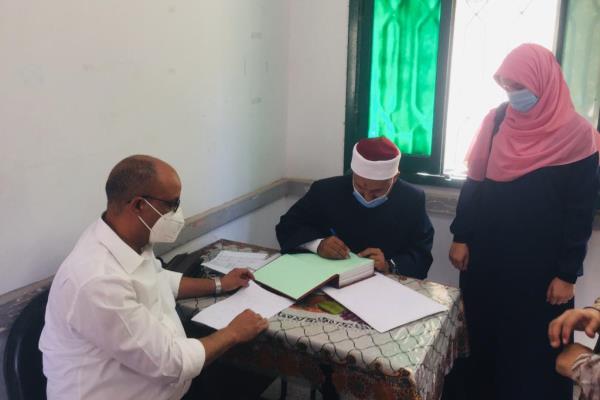 تجلیل از دانش‌آموز مصری که کل قرآن را کتابت کرده است + عکس