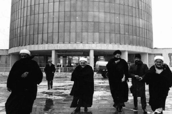 ارزشهای فرهنگ اسلامی-حسینی نزد شهید چمران او را وقف خدمت به جامعه و محرومین کرده بود / آماده ارزشهای فرهنگ اسلامی-حسینی نزد شهید چمران او را وقف خدمت به جامعه و محرومین کرده بود / آماده