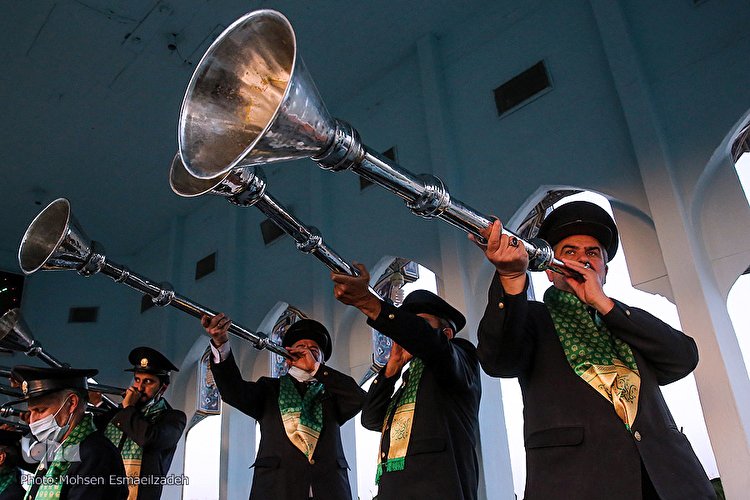 نقاره‌زنی حرم رضوی در آستانه میلاد حضرت رضا(ع)