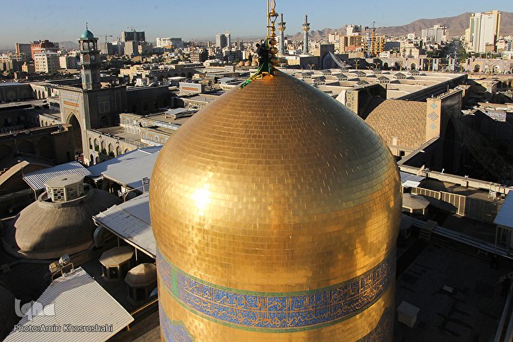 آئین تعویض پرچم گنبد حرم امام رضا(ع)