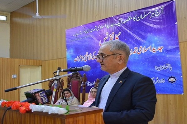 برگزاری کنفرانسی با موضوع زنان و ارتباطات در پیشاور پاکستان / آماده