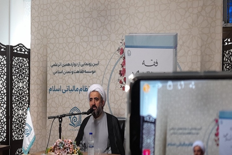 ارسال/ اجتهاد موجود حوزه ضعیف و اخباری&zwnj;گری است/ انتقاد از وضعیت آزاداندیشی