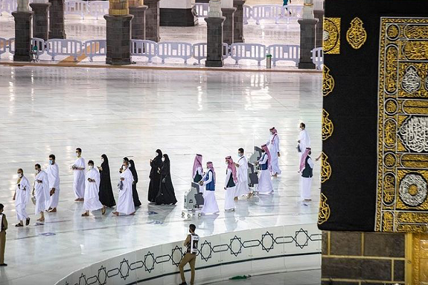 برپایی مناسک حج تمتع در دومین روز عید قربان