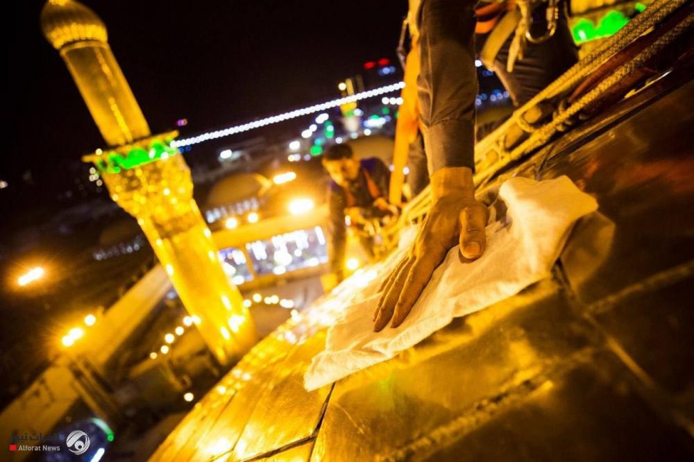 تصاويری از شستشوی گنبد حرم امام حسین(ع) در آستانه محرم