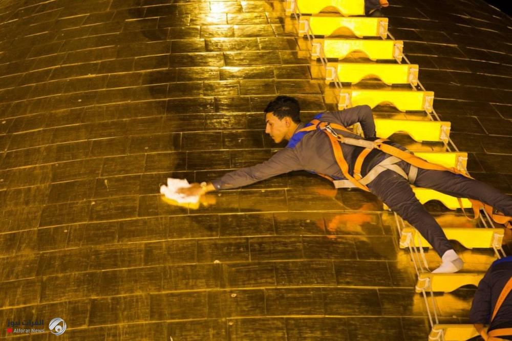 تصاويری از شستشوی گنبد حرم امام حسین(ع) در آستانه محرم