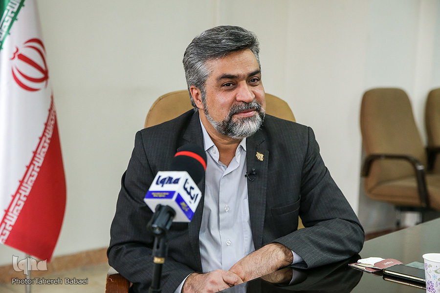 کلینیک&zwnj;ها فایزر تزریق می&zwnj;کنند یا آب مقطر؟ / مسئولان به عزم جدی برای واکسیناسیون نرسیده&zwnj;اند