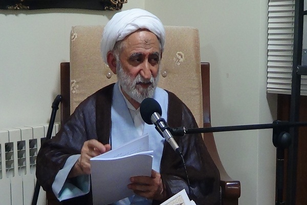 ترجیح دین بر خویشتن بزرگترین پیام عاشوراست / خوانده شد