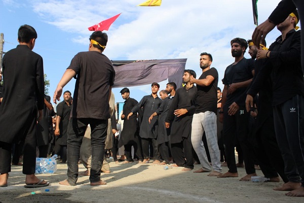 برگزاری مراسم عزاداری روز عاشورا در کشمیر برگزاری مراسم عزاداری روز عاشورا در کشمیر