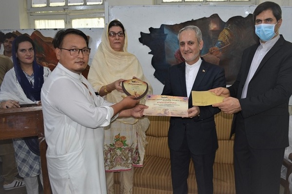 برگزاری نمایشگاه «عرشیان در سرزمین کربلا» در پیشاور برگزاری نمایشگاه «عرشیان در سرزمین کربلا» در پیشاور