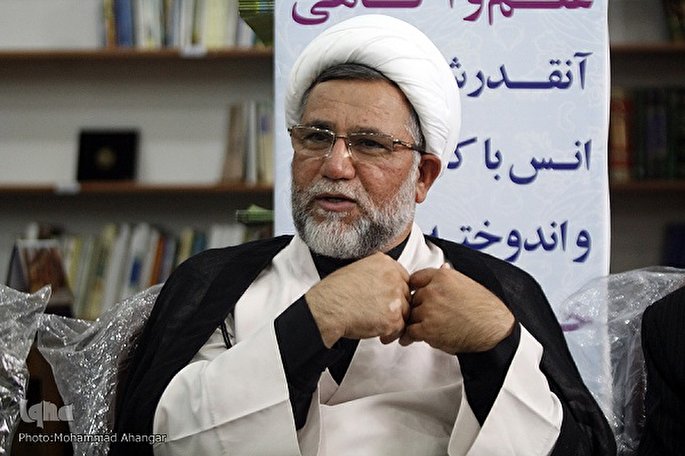 نظریه‌پردازی در حوزه عاشورا درجا می‌زند/ اباحی‌گری در پرتو اشک و گریه