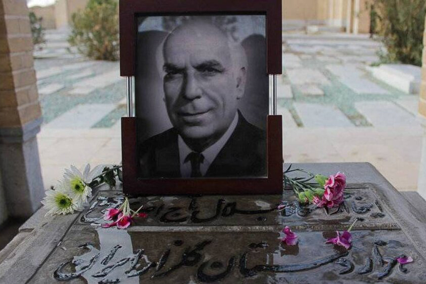 آوازخوانی تاج اصفهانی در حضور امام موسی صدر + صوت