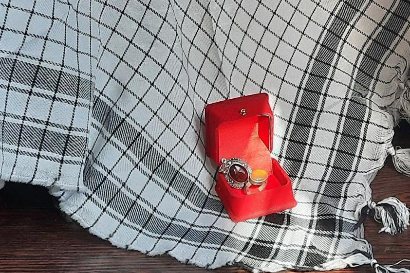 هدیه رهبررمعظم انقلاب به شاعر عاشورایی/ مستشار نظامی: برکت اشعارم از طیب&zwnj;الله حضرت آقاست