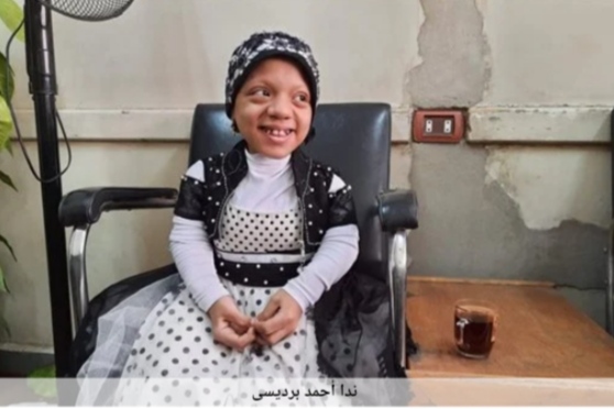 دختر معلول مصری که سواد خواندن و نوشتن و حفظ 7 جزء قرآن را به دست خودش آموخته است/آماده