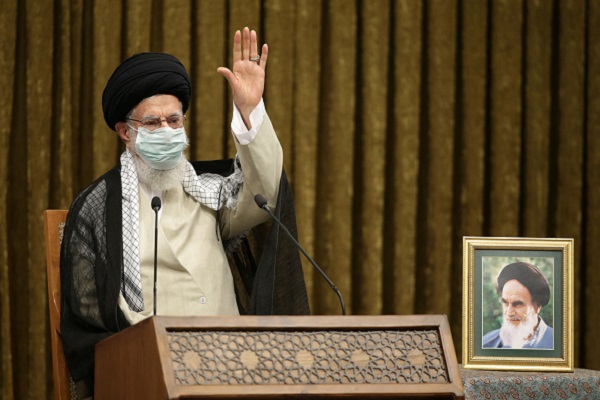 نیروهای مسلح به معنای واقعی کلمه سپر دفاعی در برابر تهدیدهای سخت دشمنان بیرونی و درونی هستند