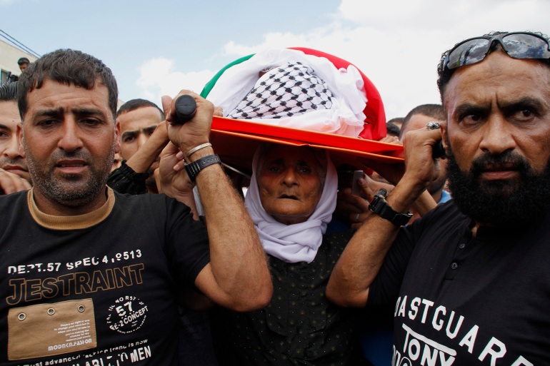 ام زهران مادر صبور دو شهید فلسطینی که با آیات قرآن پاسخ  نظامیان صهیونیست را داد/آماده