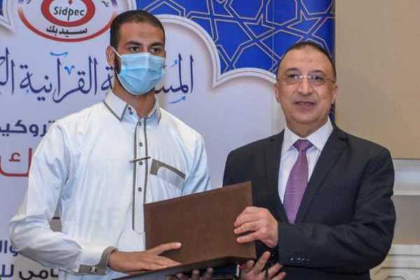 تجلیل از 100 حافظ قرآن در اسکندریه مصر +عکس