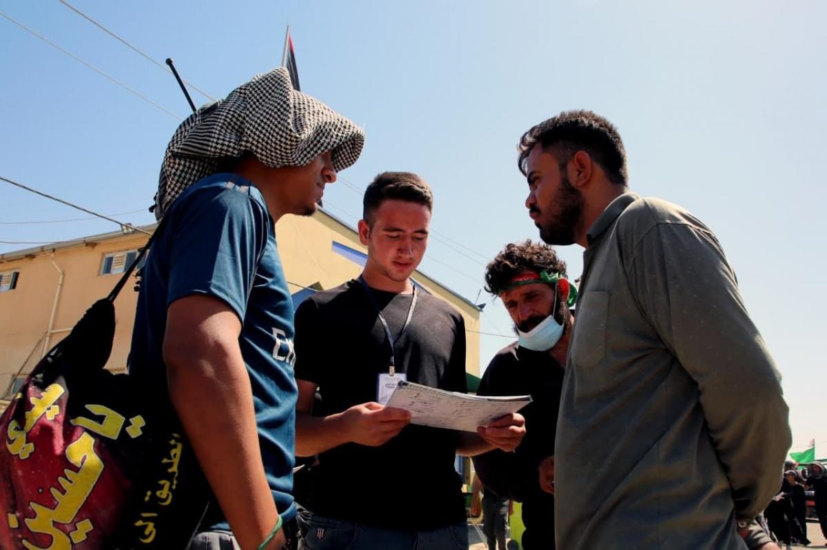 استقبال گسترده زائران از ایستگاه‌های قرآنی اربعین+ عکس