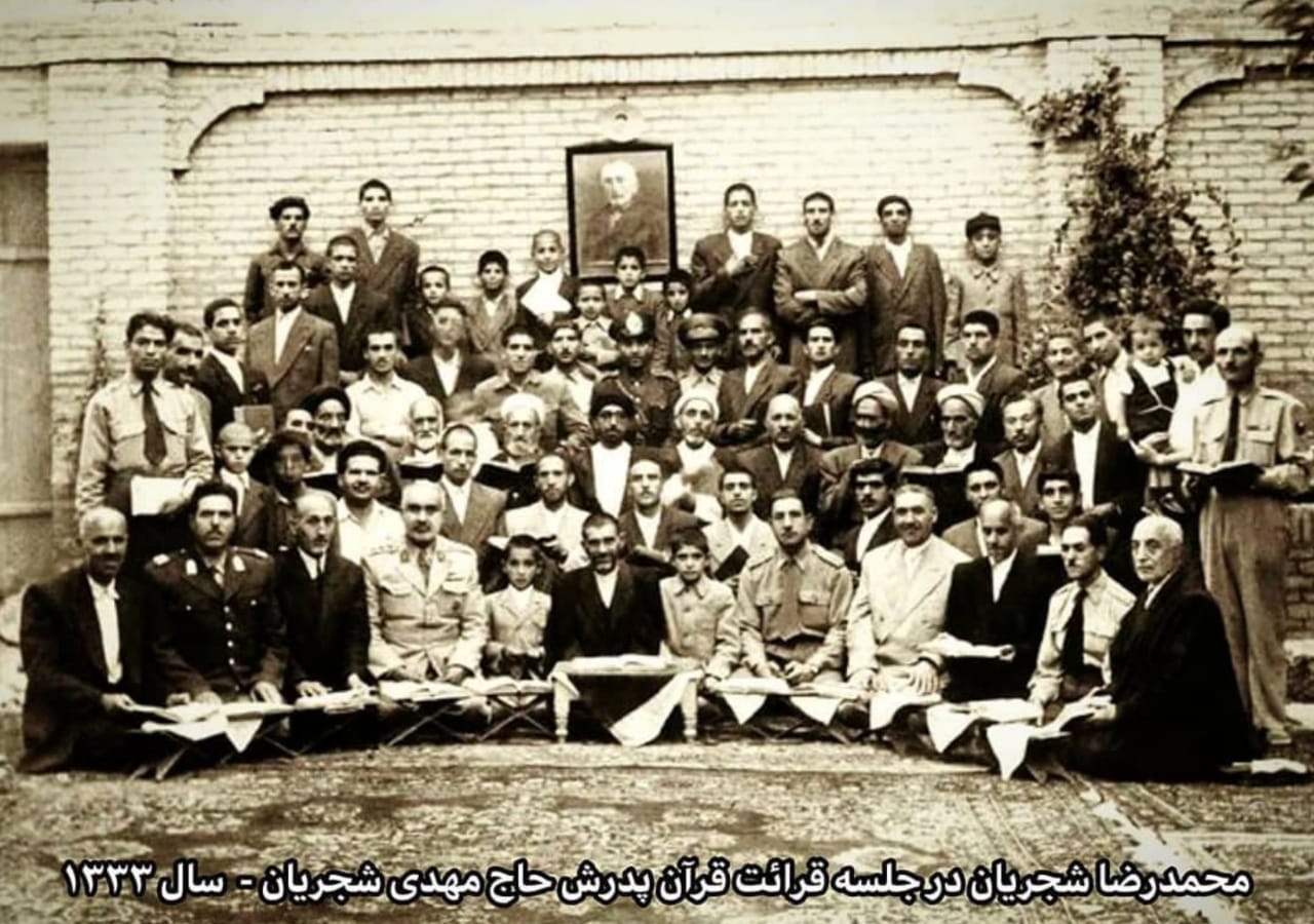 دست&zwnj;نوشته&zwnj;ای از &laquo;محمدرضا شجریان&raquo; و اهدای قرآن به یکی از هنرمندان