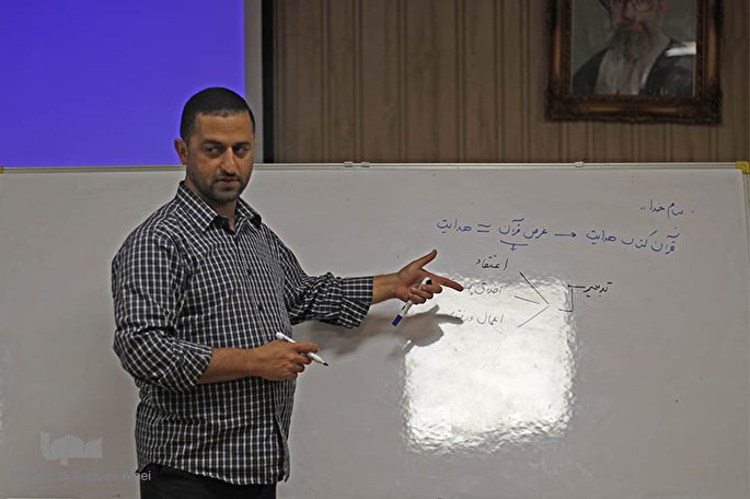 هدایت و ضلالت قانون دارد / کمال انسان وابسته به میزان شناخت از خداست