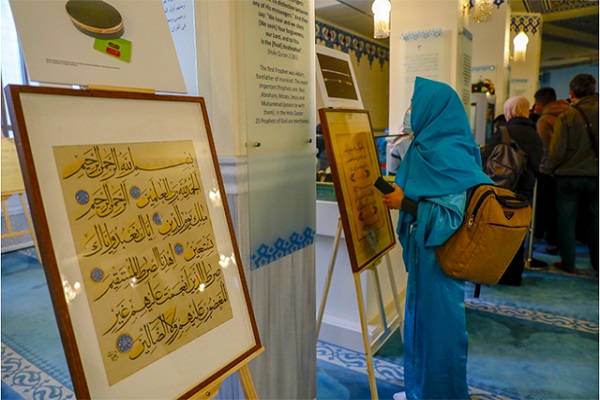 نمایش آثار خوشنویسی قرآنی هنرمندان ایران در مسجد جامع مسکو/آماده
