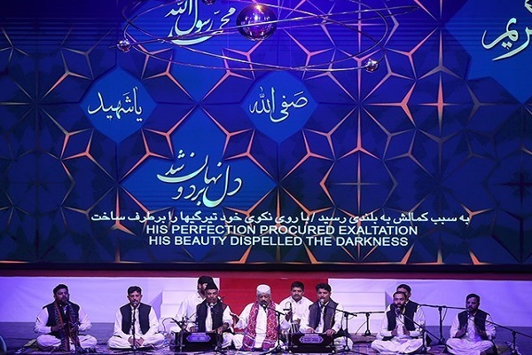 فیلم| قوالی هنرمندان هندی در مدح پیامبر رحمت(ص)