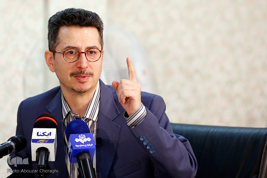 تلاوتی بر سر مزار علی‌رضا فتحی‌پور + فیلم