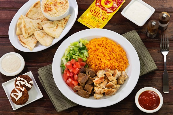از گاری هاتداگ تا تبدیل شدن به موفق‌ترین فروشنده غذای خیابانی حلال