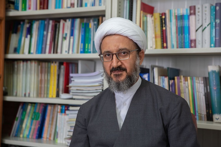 ارسال/ پایا: اسلامی‌سازی علوم هدردادن سرمایه‌های کشور است/اشرفی: منتقدان به جای تمسخر بحث علمی کنند