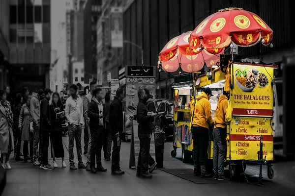 حکایت چرخ‌دستی هات‌داگی که معروف‌ترین غذای زنجیره‌ای حلال در جهان شد