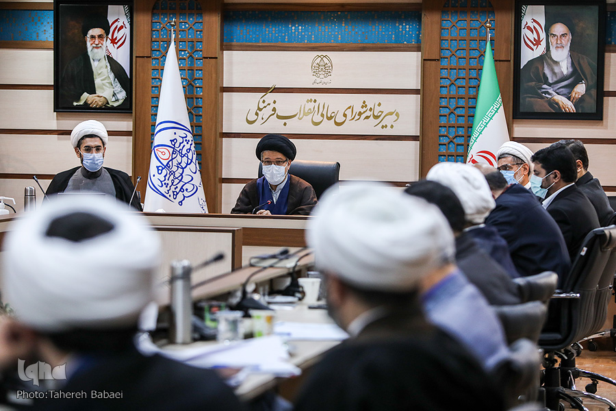 چرخش شورای توسعه بر مدار تحول‌گرایی و نخبه گزینی / رونمایی از یک سامانه، تشکیل چند کمیته و کارگروه و عضویت بسیج / غیبت وزرای دولت سیزدهم در اولین جلسه