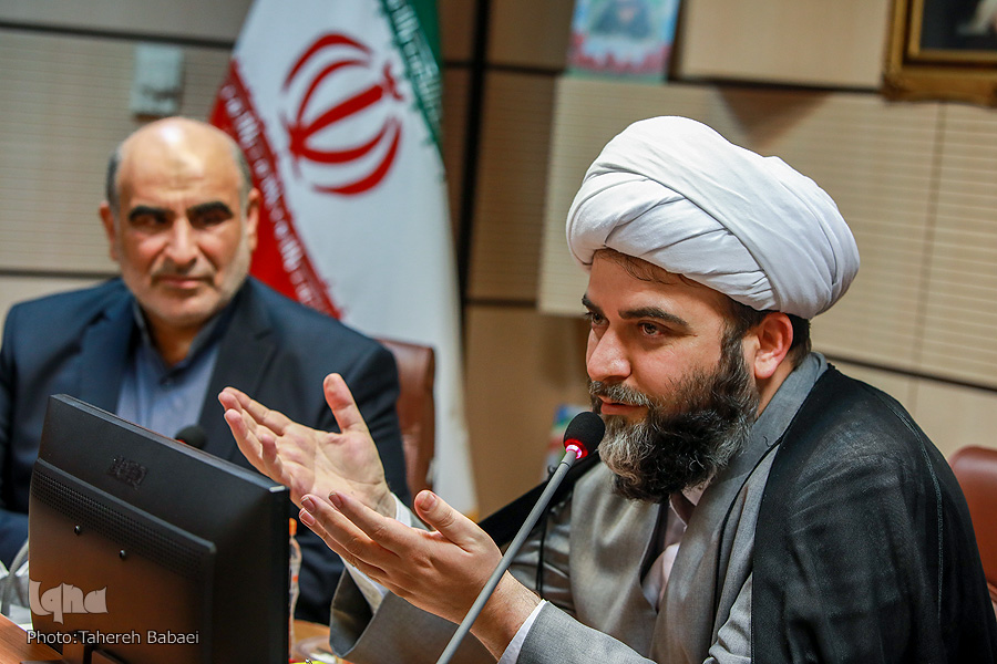 نشست هماندیشی کمیتههای خادمان و یاوران قرآنی شهید سلیمانی برگزار شد نشست هماندیشی کمیتههای خادمان و یاوران قرآنی شهید سلیمانی برگزار شد