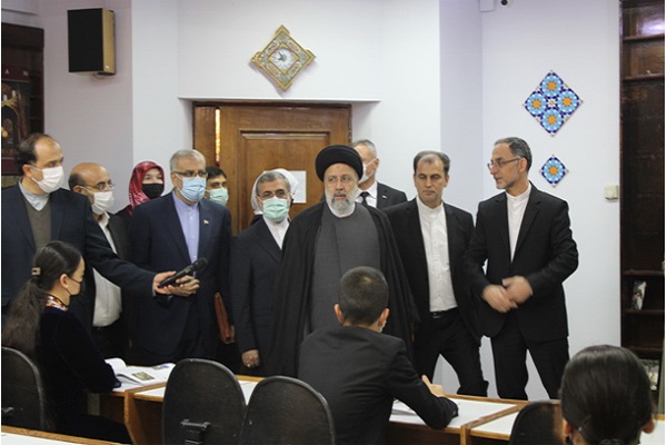 بازدید آیت‌الله رئیسی از رایزنی فرهنگی ایران در ترکمنستان