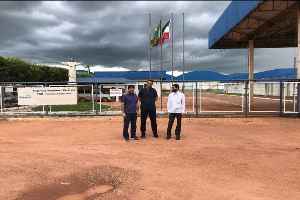 نصب پرچم مقدس ایران در برزیل با توسل به شهدا