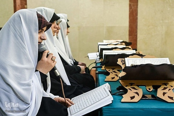 ختم قرآن رمضانی بانوان در صحن آستان مقدس حسینی