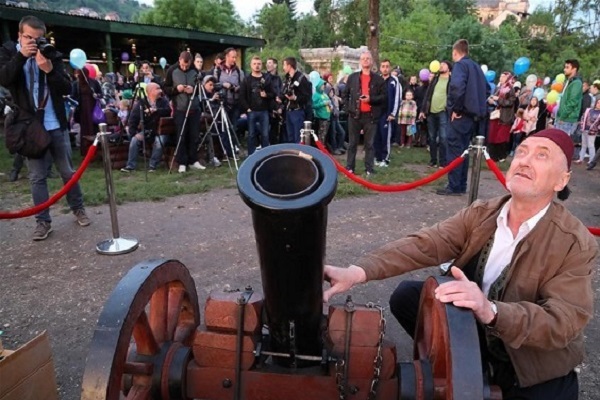 توپ افطار و سحوری در بالکان + فیلم توپ افطار و سحوری در بالکان + فیلم