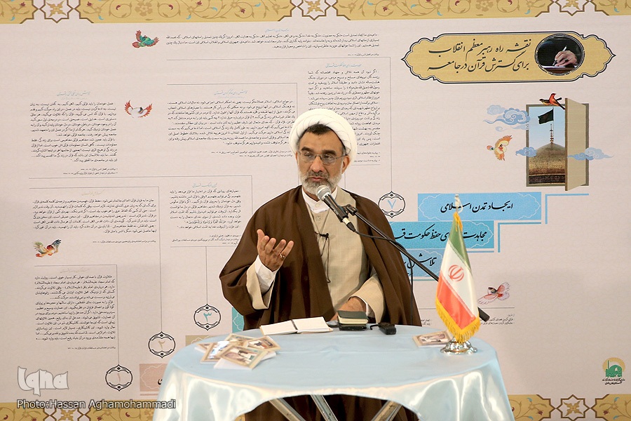 منظومه فکری امامین انقلاب را از کتابخانه به سطح جامعه بیاوریم