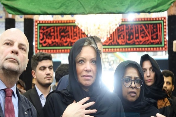 حضورم در حرم امام حسین(ع) تجربه معنوی فوق‌العاده‌ای بود