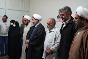 عکس | دیدار امام جمعه کرمان با خانواده‌های شهدای تشییع