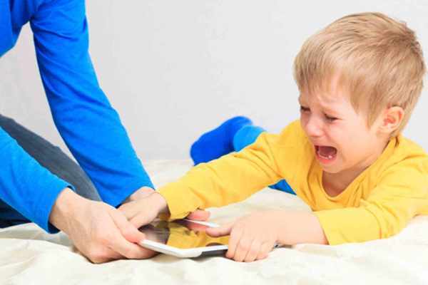 چگونه فرزندم را از موبایل و تبلت جدا کنم