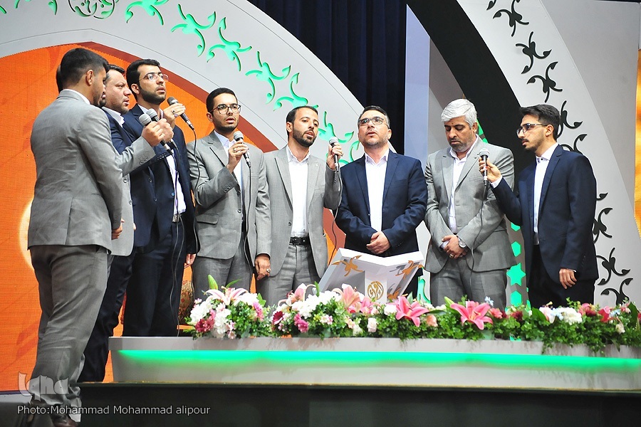 نمایش اتحاد و یک‌دلی در سایه قرآن