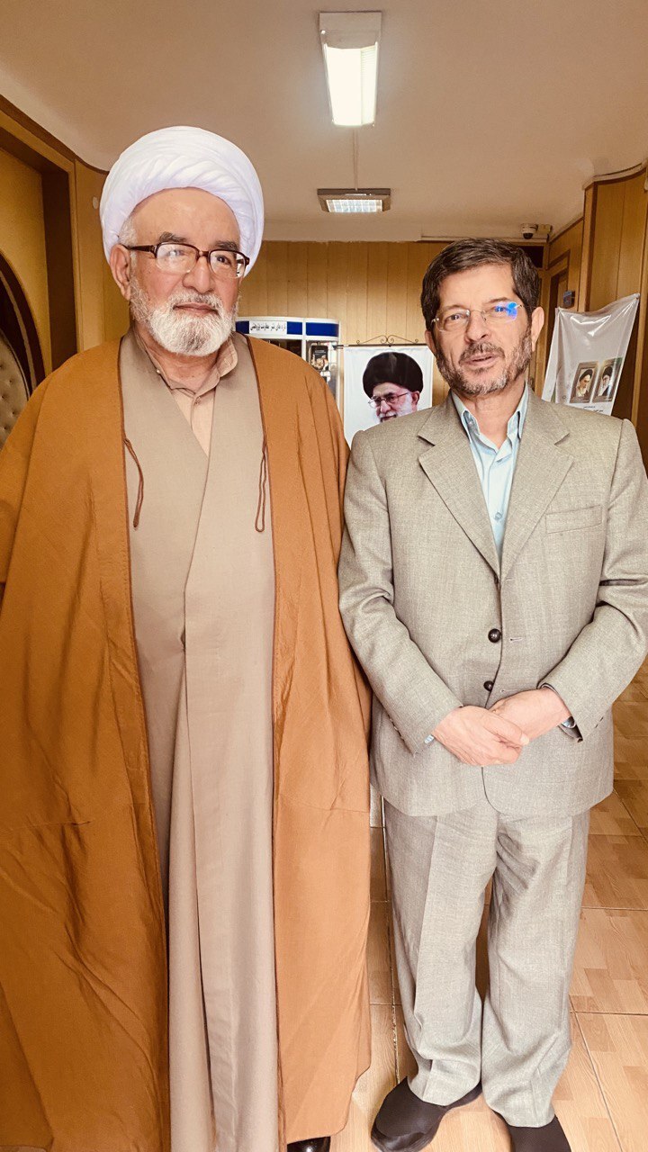 بی‌آزار شیرازی و ژرف‌اندیشی در قرآن و تقریب