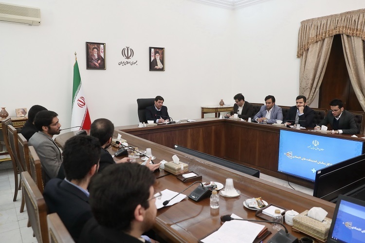 مخبر در نشست با مدیران ۱۶ اندیشکده اقتصادی کشور مخبر در نشست با مدیران ۱۶ اندیشکده اقتصادی کشور